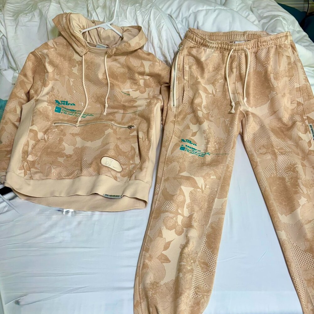 Men's Medium Nike Standard Issue Matching Set